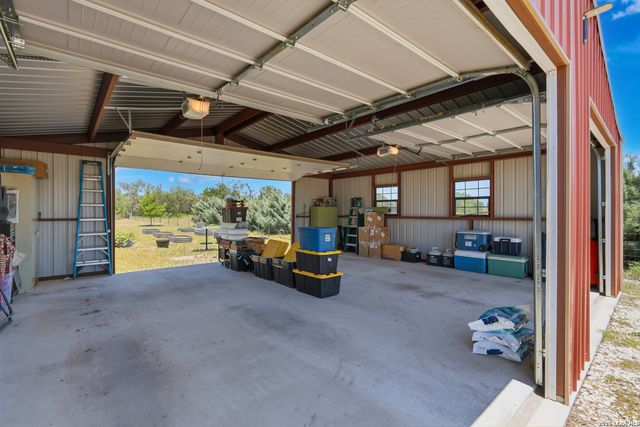15157 MILLER RD, St Hedwig, TX 78152