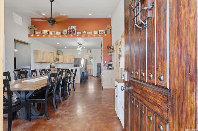 15157 MILLER RD, St Hedwig, TX 78152