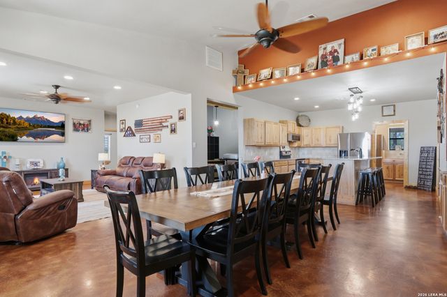 15157 MILLER RD, St Hedwig, TX 78152