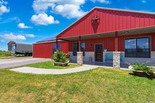 15157 MILLER RD, St Hedwig, TX 78152