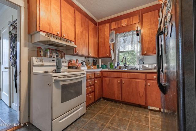 402 E 2nd Avenue, Chadbourn, NC 28431