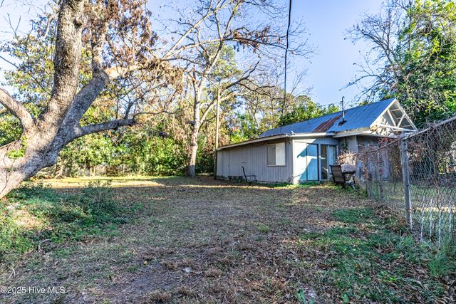 402 E 2nd Avenue, Chadbourn, NC 28431