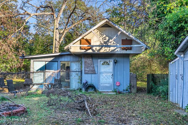 402 E 2nd Avenue, Chadbourn, NC 28431