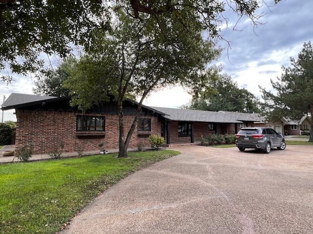 901 S Barkley Street, Spearman, TX 79081