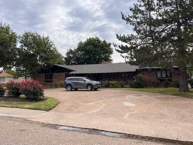 901 S Barkley Street, Spearman, TX 79081