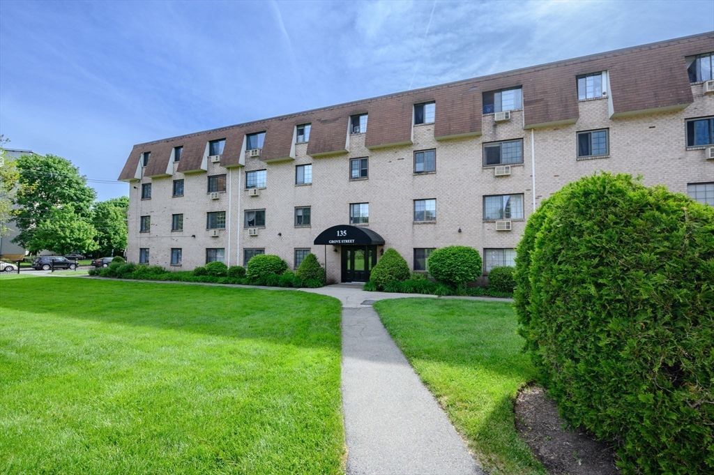 135 Grove St 145, Rockland, MA 02370