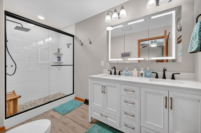5536 NE 3rd Street, Des Moines, IA 50313