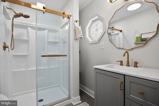 10 ELINOR AVE, Stratford, NJ 08084