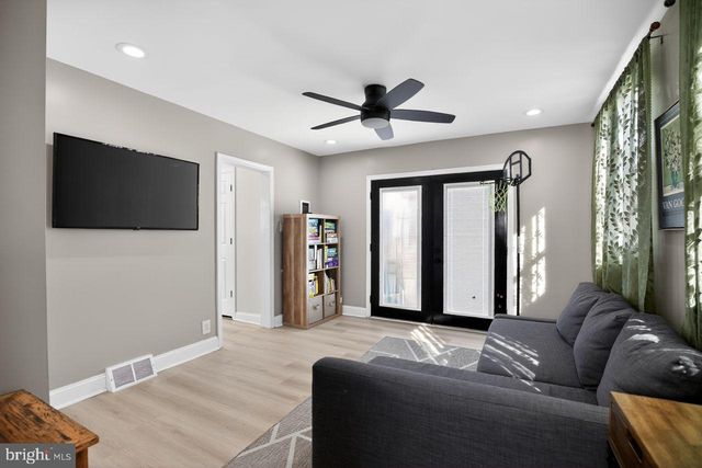 10 ELINOR AVE, Stratford, NJ 08084