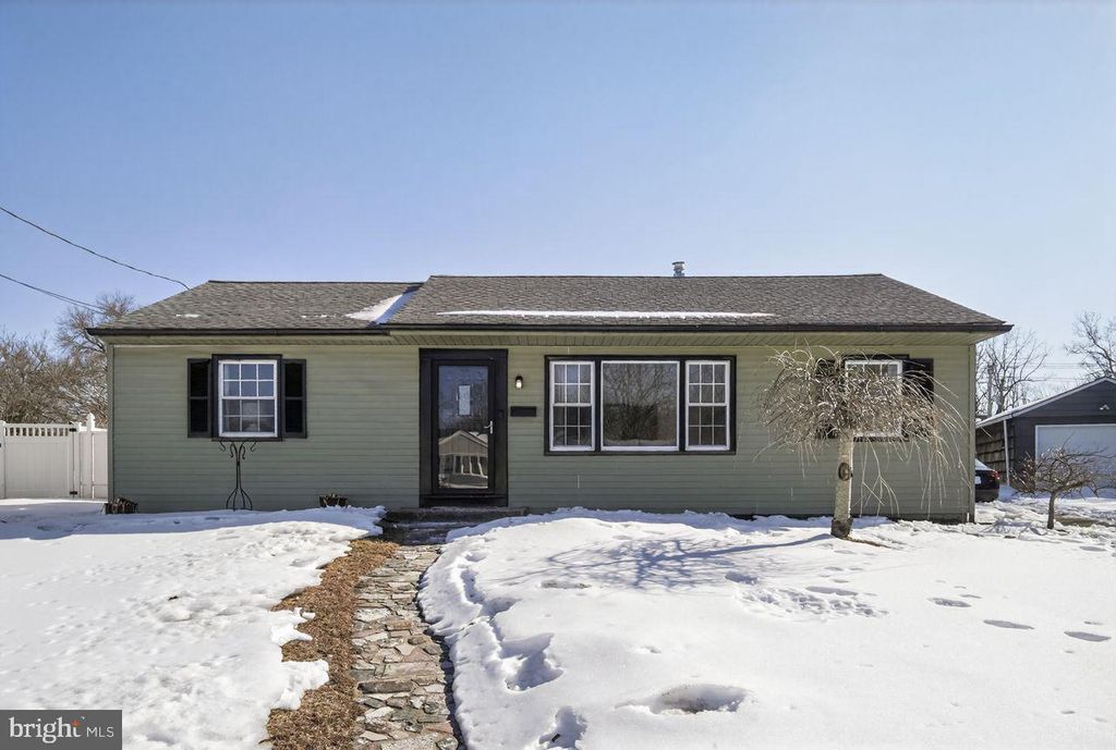 10 ELINOR AVE, Stratford, NJ 08084