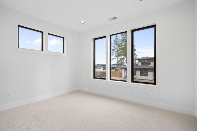 3350 NW Leavitt Lane, Bend, OR 97703