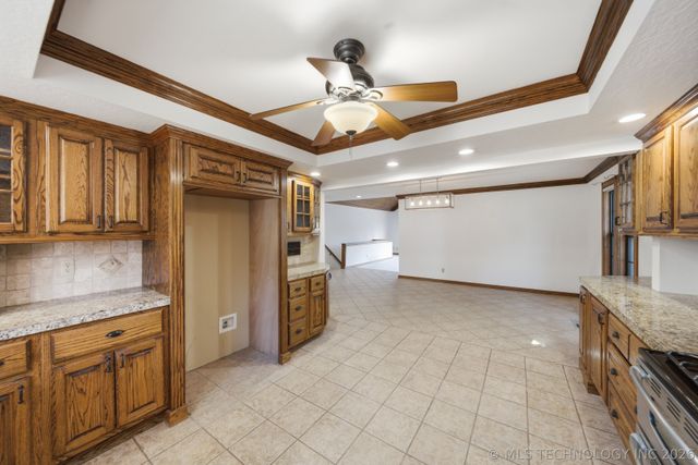 9513 S Lakewood Avenue, Tulsa, OK 74137