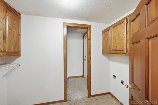 9513 S Lakewood Avenue, Tulsa, OK 74137