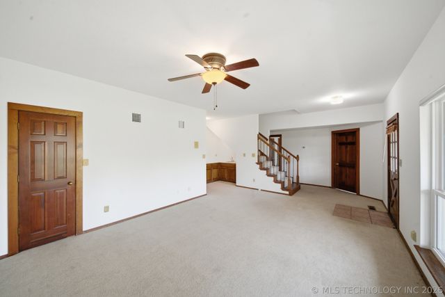 9513 S Lakewood Avenue, Tulsa, OK 74137