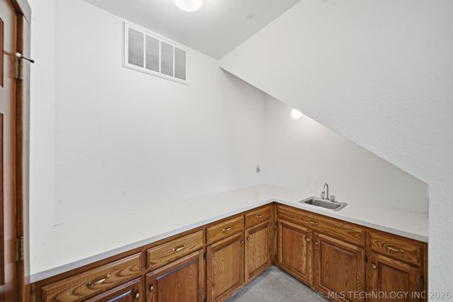 9513 S Lakewood Avenue, Tulsa, OK 74137