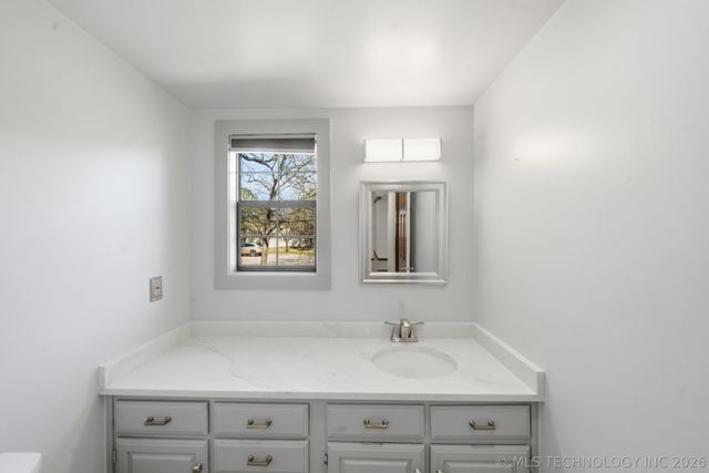 9513 S Lakewood Avenue, Tulsa, OK 74137