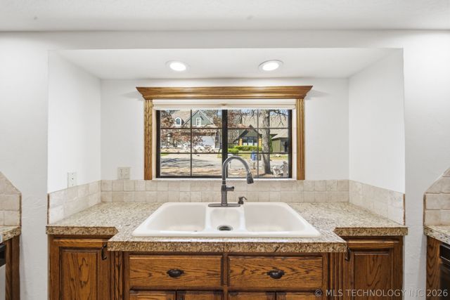 9513 S Lakewood Avenue, Tulsa, OK 74137