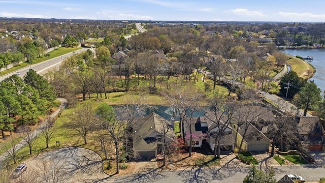 9513 S Lakewood Avenue, Tulsa, OK 74137