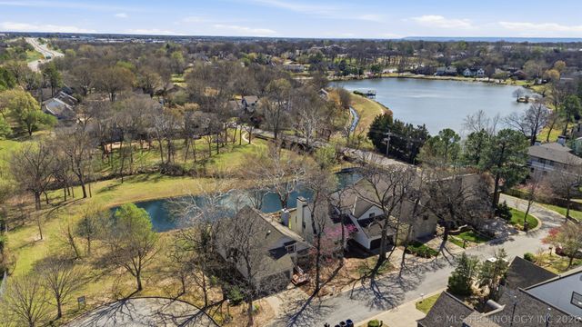 9513 S Lakewood Avenue, Tulsa, OK 74137