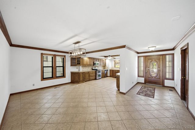 9513 S Lakewood Avenue, Tulsa, OK 74137