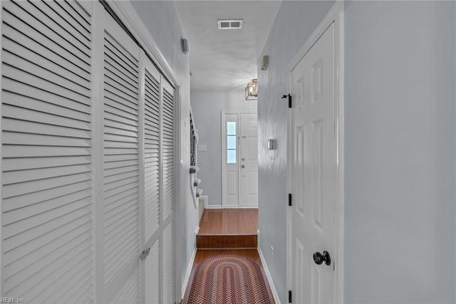 425 Fleming CIR, Chesapeake, VA 23323