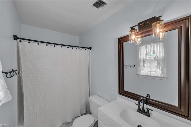 425 Fleming CIR, Chesapeake, VA 23323