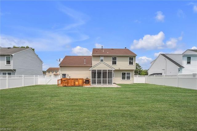 425 Fleming CIR, Chesapeake, VA 23323
