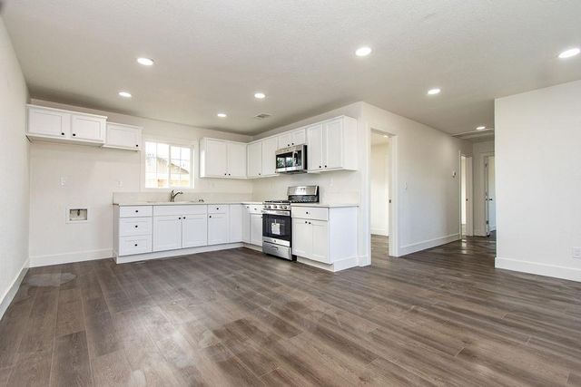 17-19 I St, Empire, CA 95319