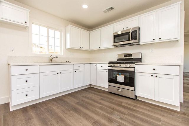 17-19 I St, Empire, CA 95319