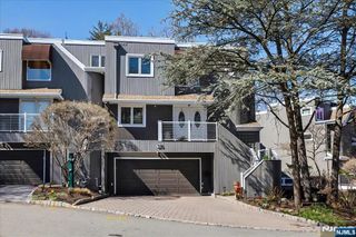 376 Kenwood 9, Englewood, NJ 07631