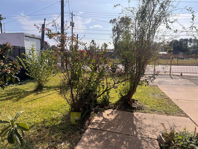 1305 Vista Road, Pasadena, TX 77504