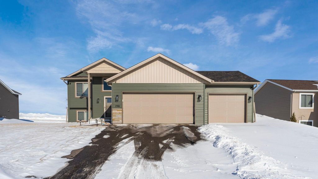 1761 34th Street NE, Sauk Rapids, MN 56379
