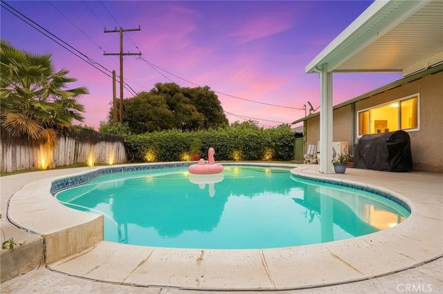 1040 Sapphire Lane, Corona, CA 92882