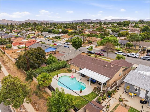 1040 Sapphire Lane, Corona, CA 92882