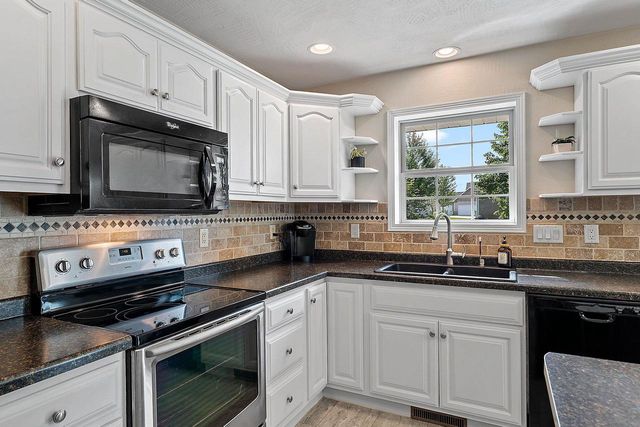 W5985 SWEET WILLIAM DRIVE, Appleton, WI 54915