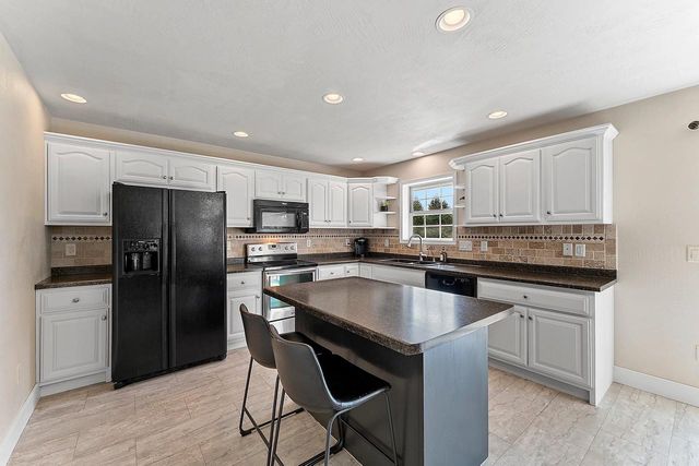 W5985 SWEET WILLIAM DRIVE, Appleton, WI 54915