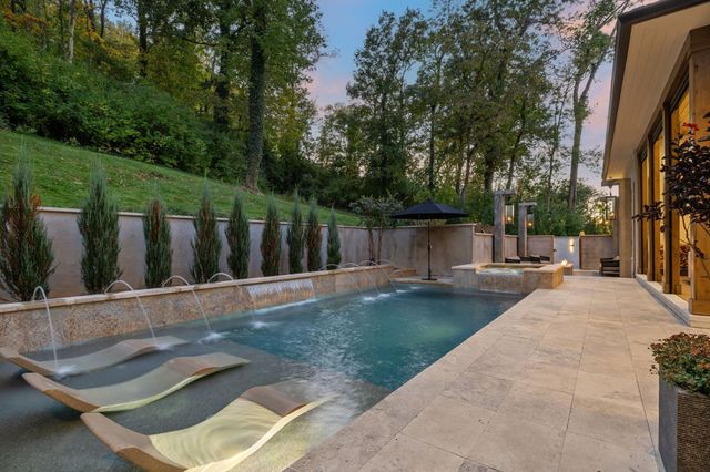 1323 Harding Pl, Nashville, TN 37215