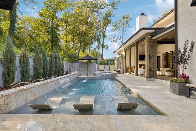 1323 Harding Pl, Nashville, TN 37215