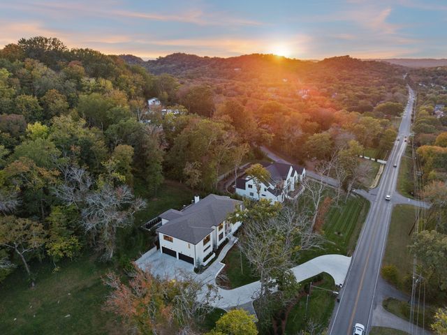 1323 Harding Pl, Nashville, TN 37215