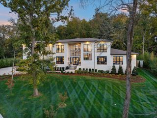 1323 Harding Pl, Nashville, TN 37215
