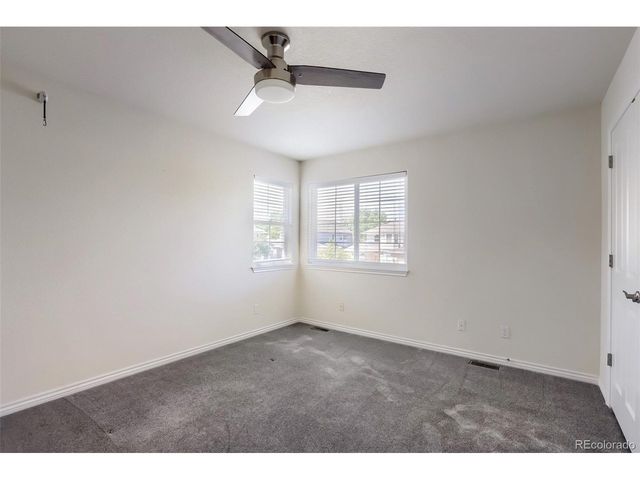 2054 Falcon Dr, Longmont, CO 80503