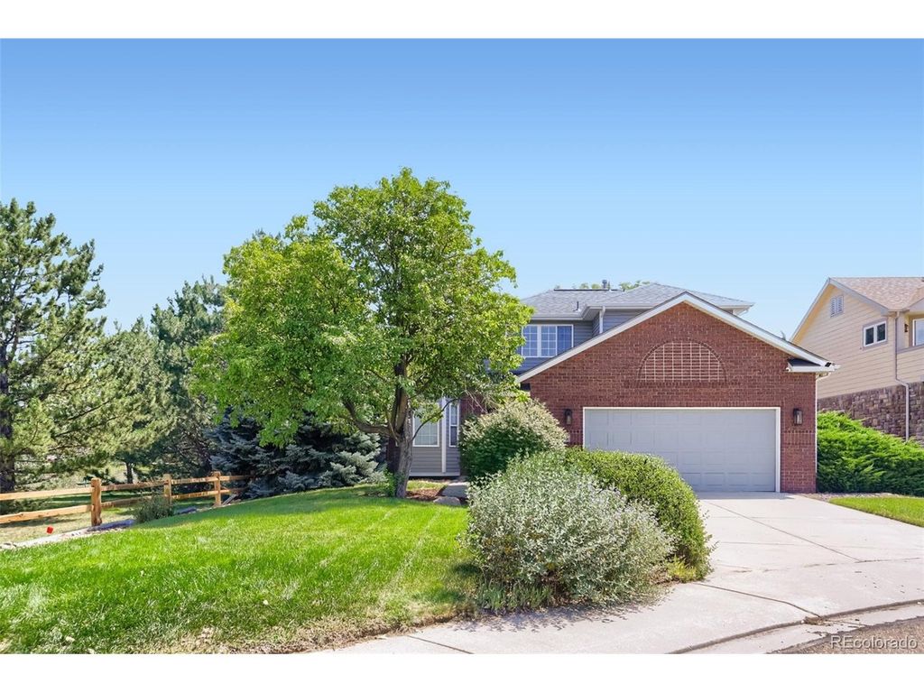2054 Falcon Dr, Longmont, CO 80503