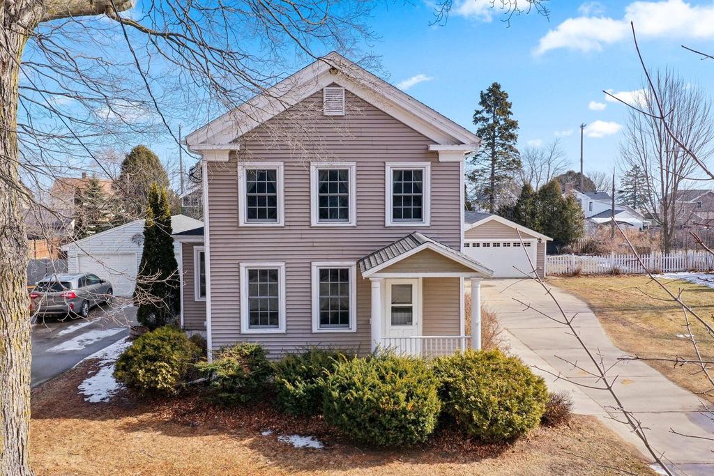 523 N 5th STREET, Manitowoc, WI 54220