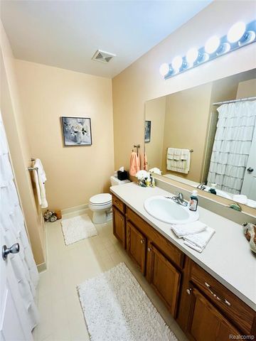 828 Woodhaven Drive, Commerce Twp, MI 48390