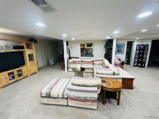 828 Woodhaven Drive, Commerce Twp, MI 48390