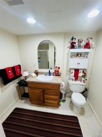828 Woodhaven Drive, Commerce Twp, MI 48390