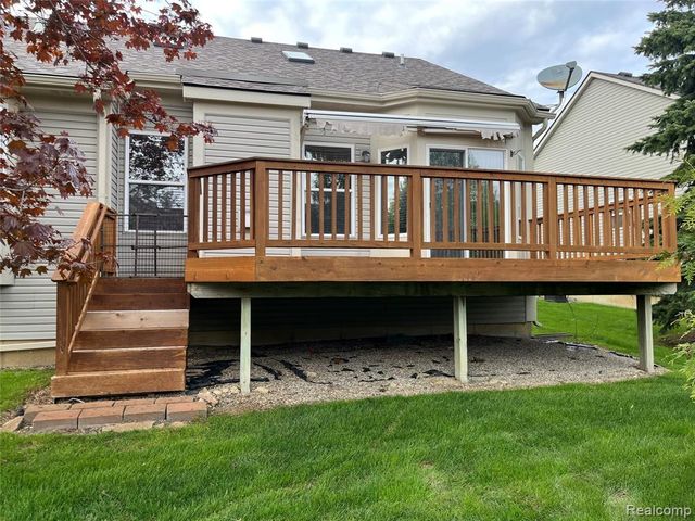 828 Woodhaven Drive, Commerce Twp, MI 48390