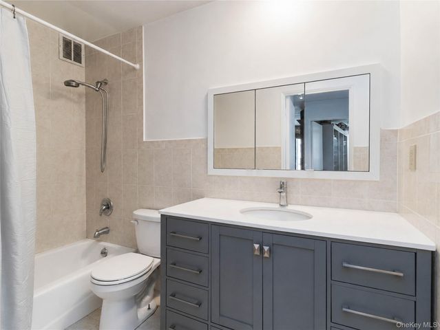 7-25 166 Street 6A, Beechhurst, NY 11357