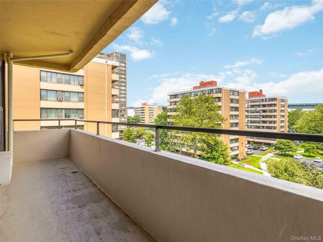 7-25 166 Street 6A, Beechhurst, NY 11357