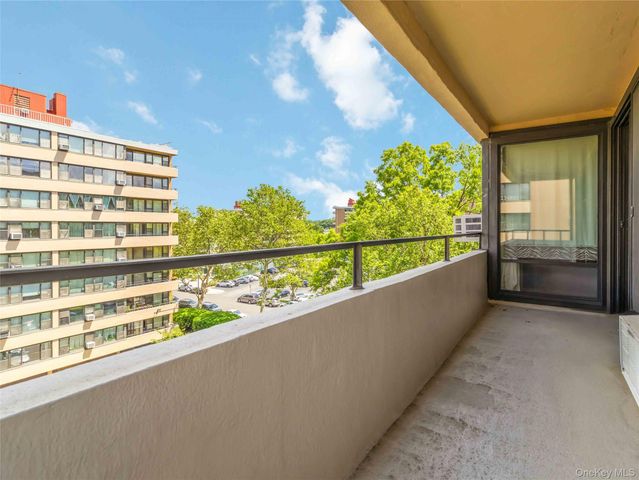 7-25 166 Street 6A, Beechhurst, NY 11357